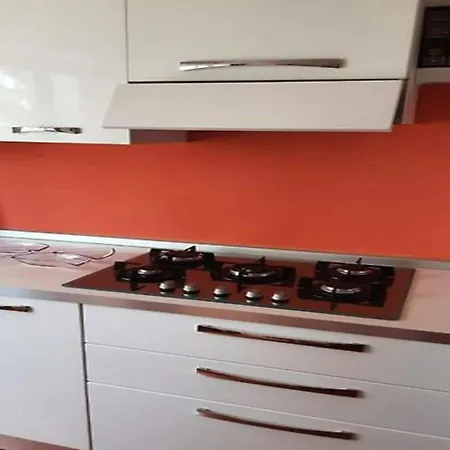 In Near Tyrrhenian Sea פיצו