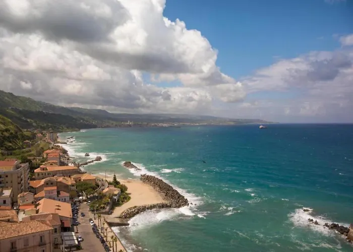 In Near Tyrrhenian Sea * פיצו